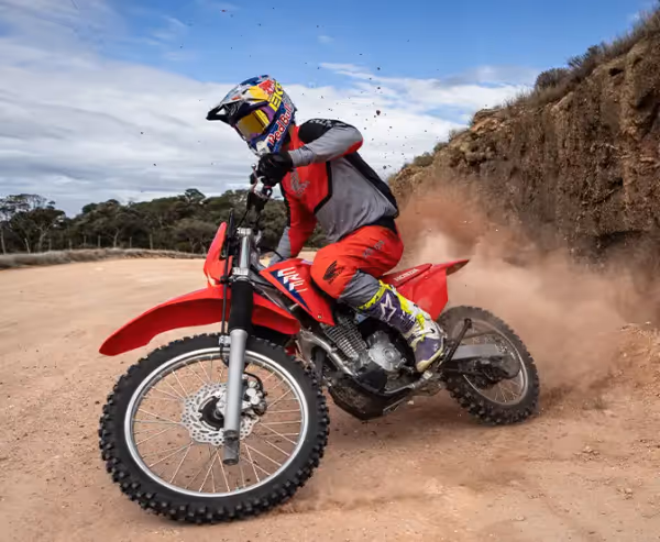 CRF 300F detalhe da suspensão dianteira